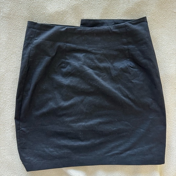 Superdown REVOLVE Asymmetrical Black Button-Front Mini Skirt - Picture 6 of 7